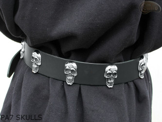 PA7 leather belt with skulls