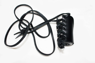 Závěsné sklo v kůži   s popruhem