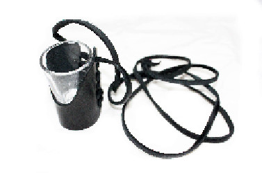 Zawieszany kieliszek w skórze z rzemykiem