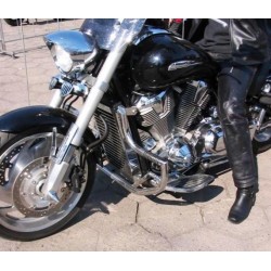A bukócsőkiváló CUSTOM  HONDA VTX 1800 CUSTOM