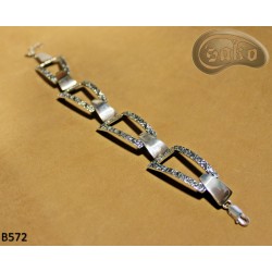 Ezüst karkötől B572